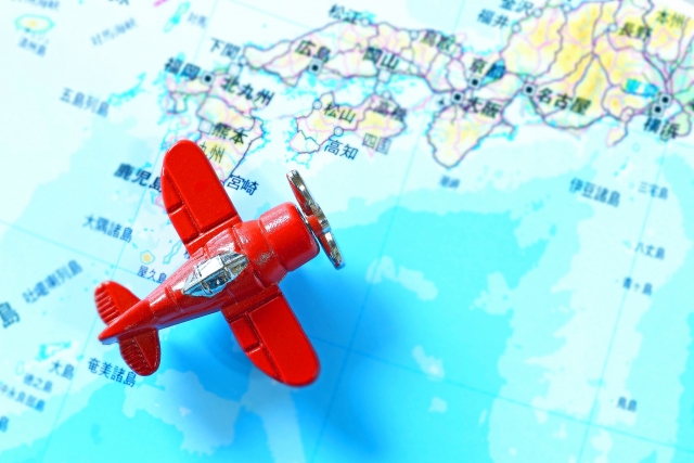 飛行機と日本地図